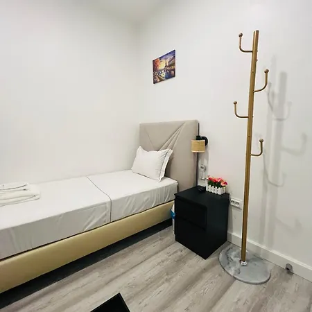 בית הארחה Beautiful In The Center Of ליסבון